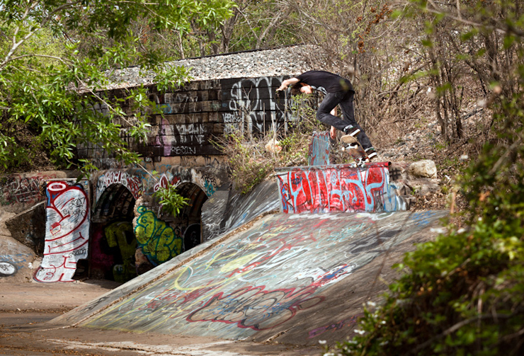 Backside 180 Nosegrind | Austin, Tx | photo: Perry Hall